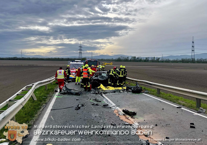 20250417_Frontalzusammenstoß zwei Fahrzeuge auf der L156 zwischen Trumau und Moosbrunn   Foto: Thomas Lenger Monatsrevue.at