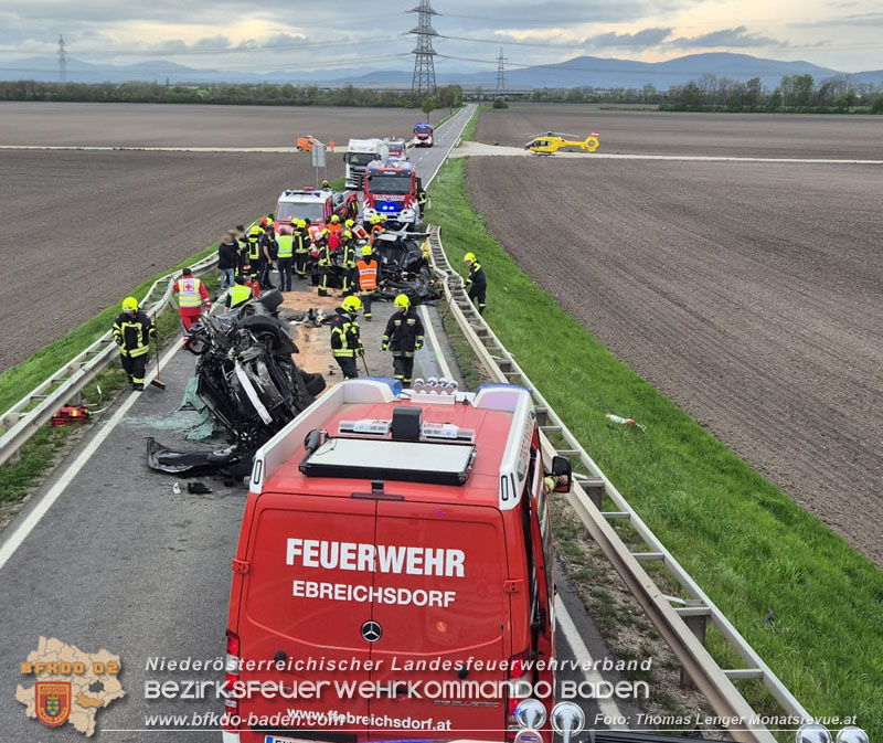 20250417_Frontalzusammenstoß zwei Fahrzeuge auf der L156 zwischen Trumau und Moosbrunn   Foto: Thomas Lenger Monatsrevue.at