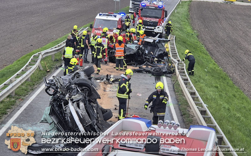 20250417_Frontalzusammenstoß zwei Fahrzeuge auf der L156 zwischen Trumau und Moosbrunn   Foto: Thomas Lenger Monatsrevue.at