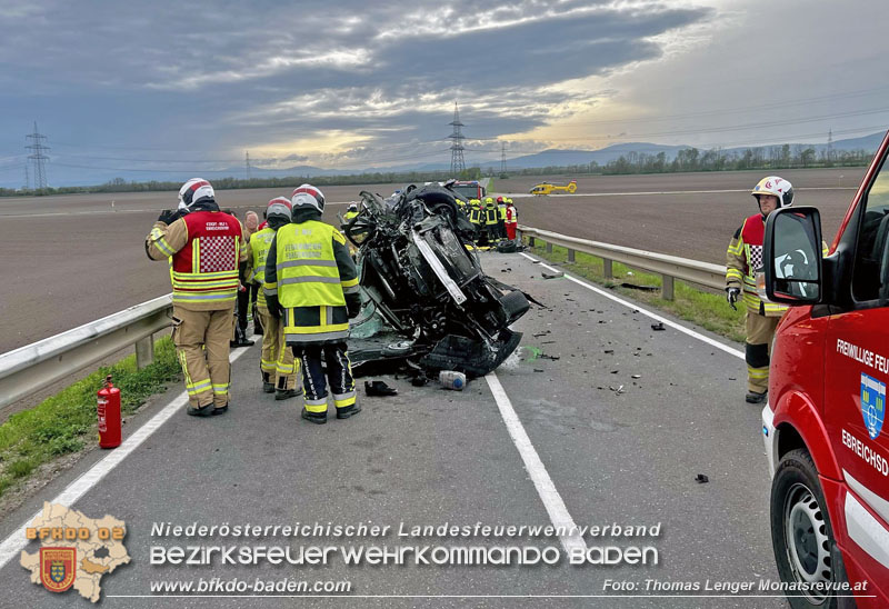 20250417_Frontalzusammenstoß zwei Fahrzeuge auf der L156 zwischen Trumau und Moosbrunn   Foto: Thomas Lenger Monatsrevue.at