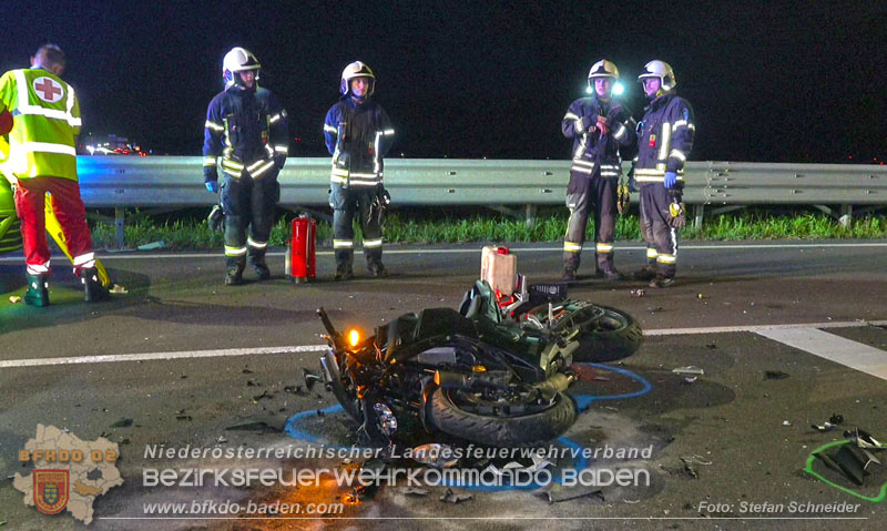20250421_Zwei Schwerverletzte am Autobahnzubringer Bad Vöslau   Foto: Stefan Schneider BFKDO BADEN
