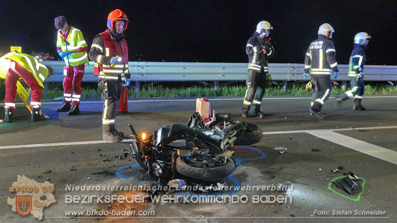 20250421_Zwei Schwerverletzte am Autobahnzubringer Bad Vöslau   Foto: Stefan Schneider BFKDO BADEN