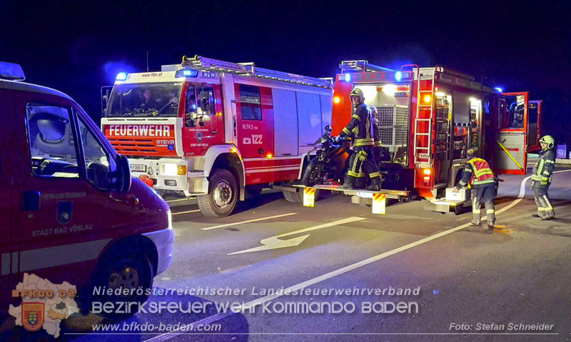 20250421_Zwei Schwerverletzte am Autobahnzubringer Bad Vöslau   Foto: Stefan Schneider BFKDO BADEN