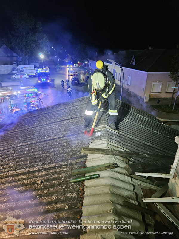20250424_Nächtlicher Brand in einem Lokal in Pottendorf Foto: Freiwillige Feuerwehr Landegg 20250424_Nächtlicher Brand in einem Lokal in Pottendorf Foto: Freiwillige Feuerwehr Landegg
