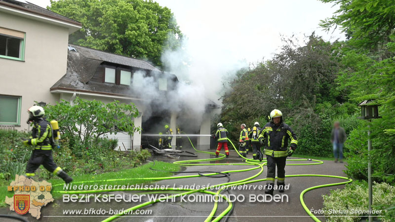 20250530_Garagenbrand - Feuerwehr verhindert Übergreifen auf Wohnräume   Foto: Stefan Schneider BFK BADEN