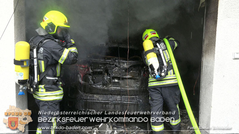 20250530_Garagenbrand - Feuerwehr verhindert Übergreifen auf Wohnräume   Foto: Stefan Schneider BFK BADEN