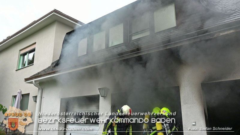 20250530_Garagenbrand - Feuerwehr verhindert Übergreifen auf Wohnräume   Foto: Stefan Schneider BFK BADEN