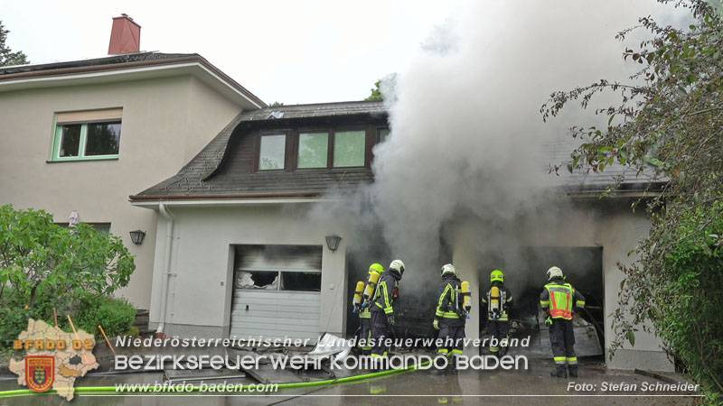 20250530_Garagenbrand - Feuerwehr verhindert Übergreifen auf Wohnräume   Foto: Stefan Schneider BFK BADEN