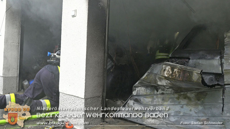 20250530_Garagenbrand - Feuerwehr verhindert Übergreifen auf Wohnräume Foto: Stefan Schneider BFK BADEN