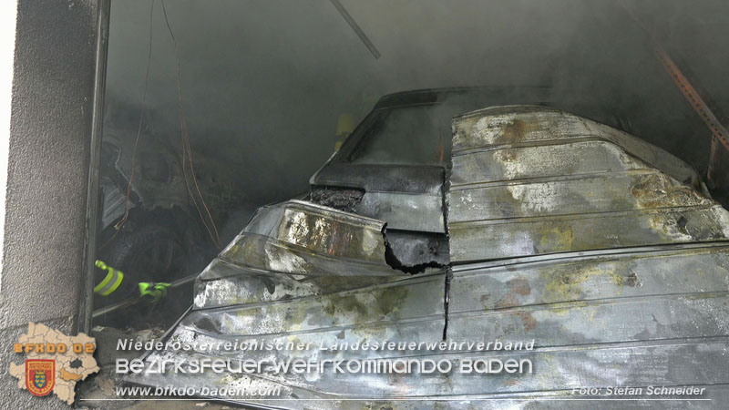 20250530_Garagenbrand - Feuerwehr verhindert Übergreifen auf Wohnräume Foto: Stefan Schneider BFK BADEN