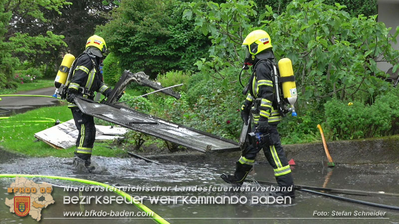 20250530_Garagenbrand - Feuerwehr verhindert Übergreifen auf Wohnräume Foto: Stefan Schneider BFK BADEN