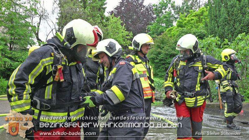 20250530_Garagenbrand - Feuerwehr verhindert Übergreifen auf Wohnräume Foto: Stefan Schneider BFK BADEN