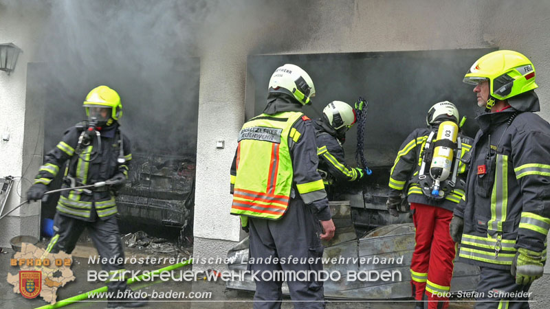 20250530_Garagenbrand - Feuerwehr verhindert Übergreifen auf Wohnräume Foto: Stefan Schneider BFK BADEN