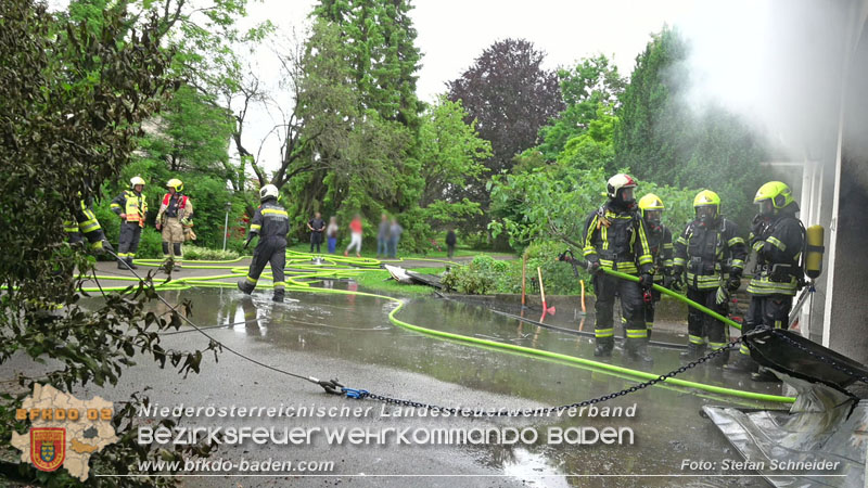 20250530_Garagenbrand - Feuerwehr verhindert Übergreifen auf Wohnräume Foto: Stefan Schneider BFK BADEN