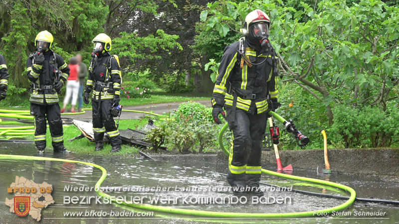 20250530_Garagenbrand - Feuerwehr verhindert Übergreifen auf Wohnräume Foto: Stefan Schneider BFK BADEN