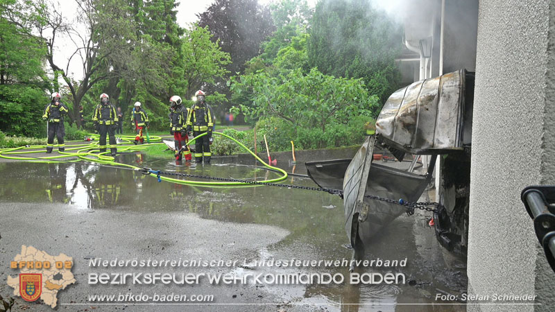 20250530_Garagenbrand - Feuerwehr verhindert Übergreifen auf Wohnräume Foto: Stefan Schneider BFK BADEN