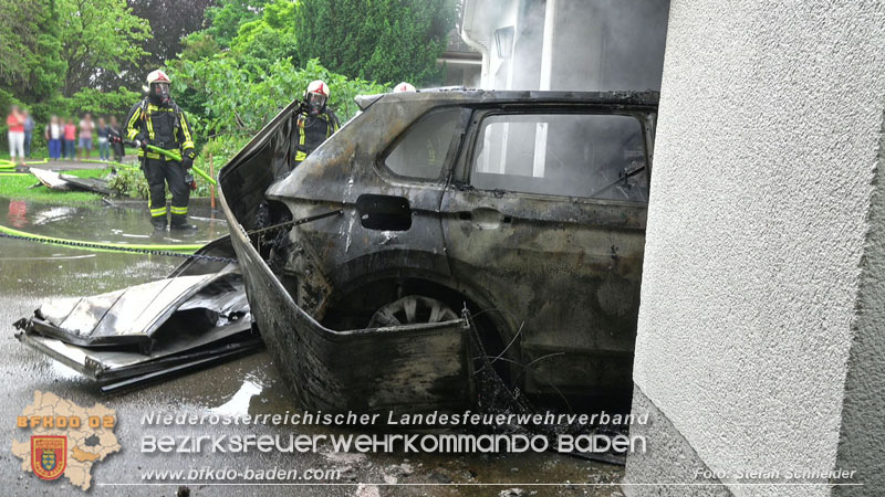 20250530_Garagenbrand - Feuerwehr verhindert Übergreifen auf Wohnräume Foto: Stefan Schneider BFK BADEN