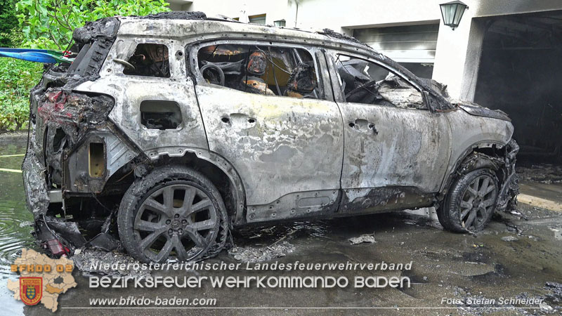20250530_Garagenbrand - Feuerwehr verhindert Übergreifen auf Wohnräume Foto: Stefan Schneider BFK BADEN