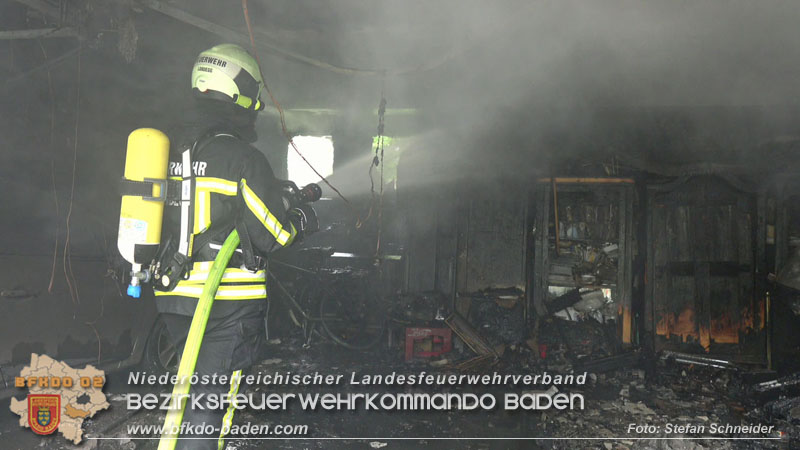 20250530_Garagenbrand - Feuerwehr verhindert Übergreifen auf Wohnräume Foto: Stefan Schneider BFK BADEN