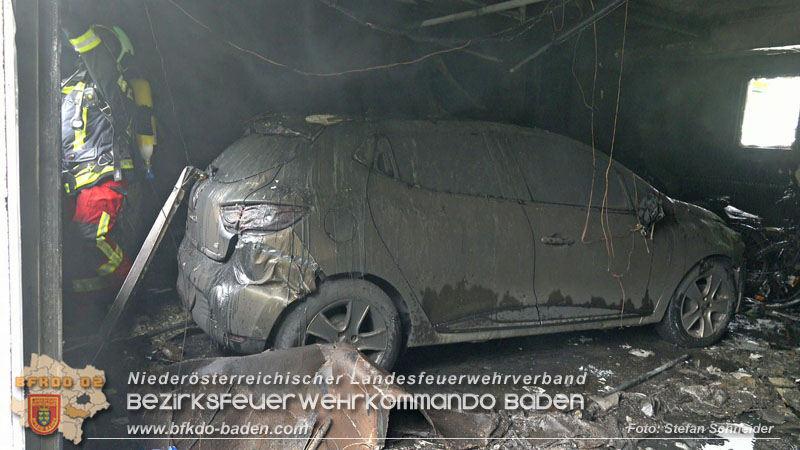 20250530_Garagenbrand - Feuerwehr verhindert Übergreifen auf Wohnräume Foto: Stefan Schneider BFK BADEN