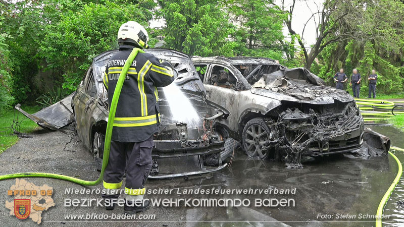 20250530_Garagenbrand - Feuerwehr verhindert Übergreifen auf Wohnräume Foto: Stefan Schneider BFK BADEN