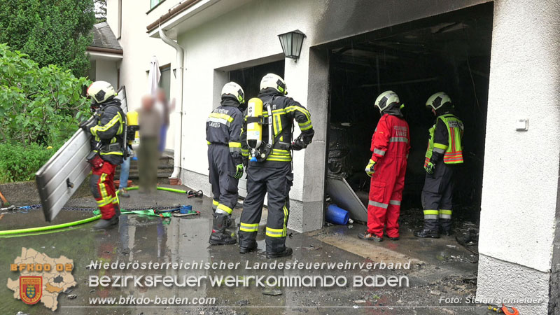 20250530_Garagenbrand - Feuerwehr verhindert Übergreifen auf Wohnräume Foto: Stefan Schneider BFK BADEN