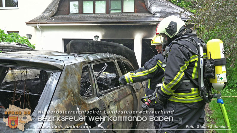 20250530_Garagenbrand - Feuerwehr verhindert Übergreifen auf Wohnräume Foto: Stefan Schneider BFK BADEN
