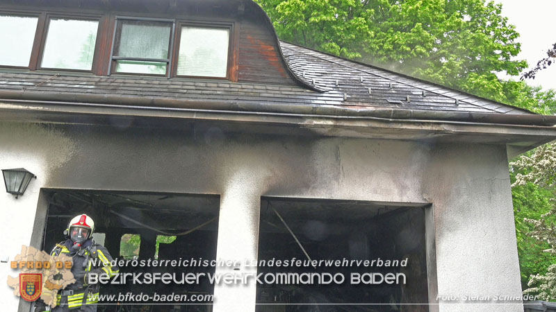 20250530_Garagenbrand - Feuerwehr verhindert Übergreifen auf Wohnräume Foto: Stefan Schneider BFK BADEN