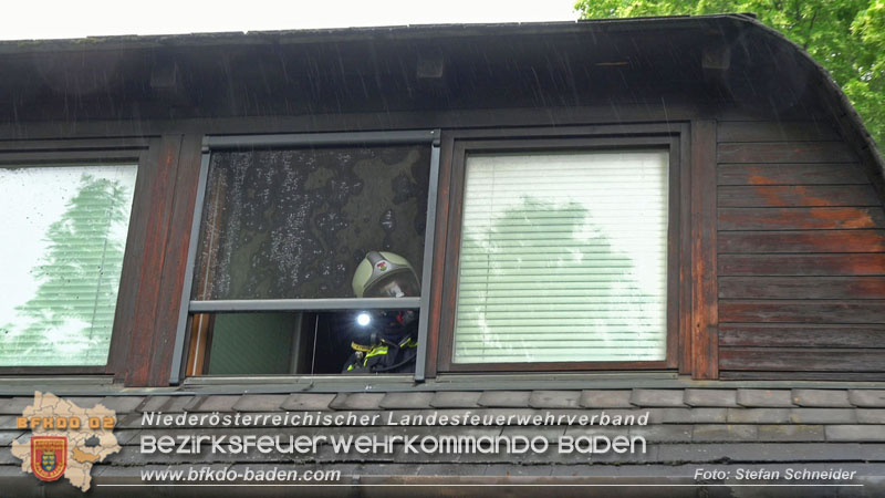 20250530_Garagenbrand - Feuerwehr verhindert Übergreifen auf Wohnräume Foto: Stefan Schneider BFK BADEN