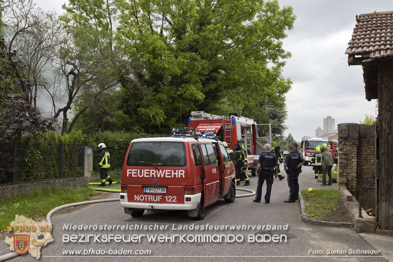 20250530_Garagenbrand - Feuerwehr verhindert Übergreifen auf Wohnräume   Foto: Stefan Schneider BFK BADEN