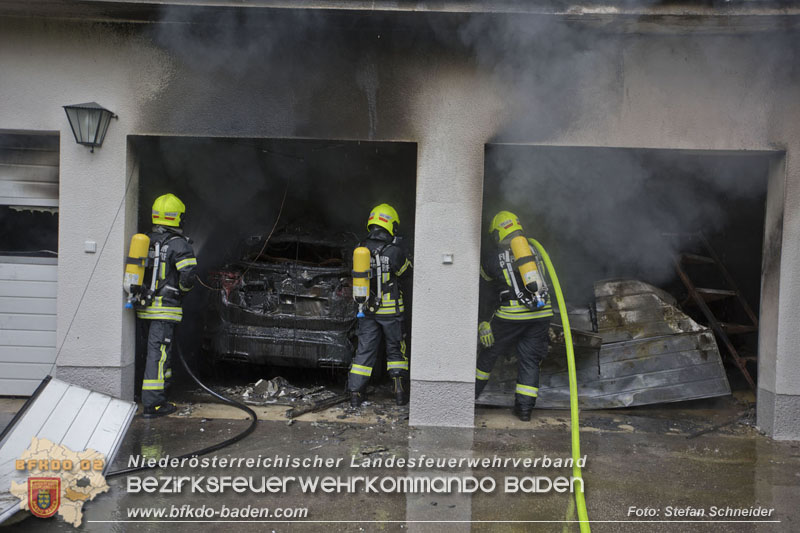 20250530_Garagenbrand - Feuerwehr verhindert Übergreifen auf Wohnräume   Foto: Stefan Schneider BFK BADEN