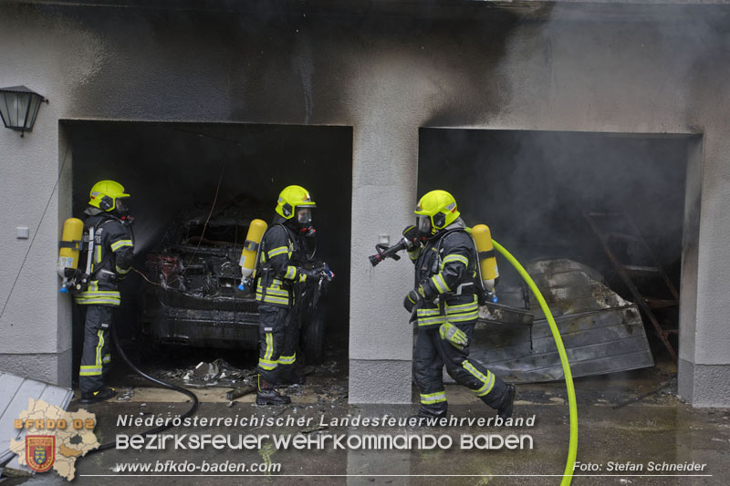 20250530_Garagenbrand - Feuerwehr verhindert Übergreifen auf Wohnräume   Foto: Stefan Schneider BFK BADEN