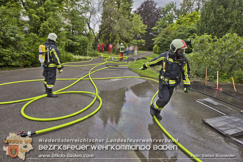 20250530_Garagenbrand - Feuerwehr verhindert Übergreifen auf Wohnräume   Foto: Stefan Schneider BFK BADEN