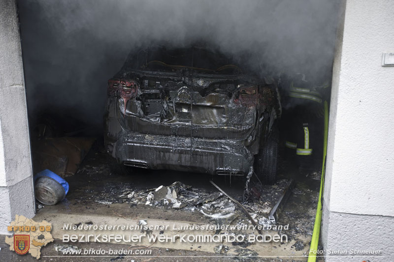 20250530_Garagenbrand - Feuerwehr verhindert Übergreifen auf Wohnräume   Foto: Stefan Schneider BFK BADEN