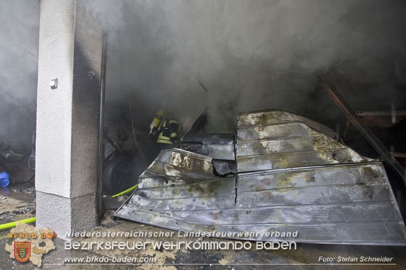 20250530_Garagenbrand - Feuerwehr verhindert Übergreifen auf Wohnräume   Foto: Stefan Schneider BFK BADEN
