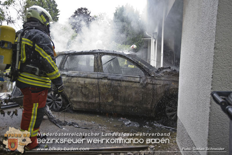 20250530_Garagenbrand - Feuerwehr verhindert Übergreifen auf Wohnräume   Foto: Stefan Schneider BFK BADEN