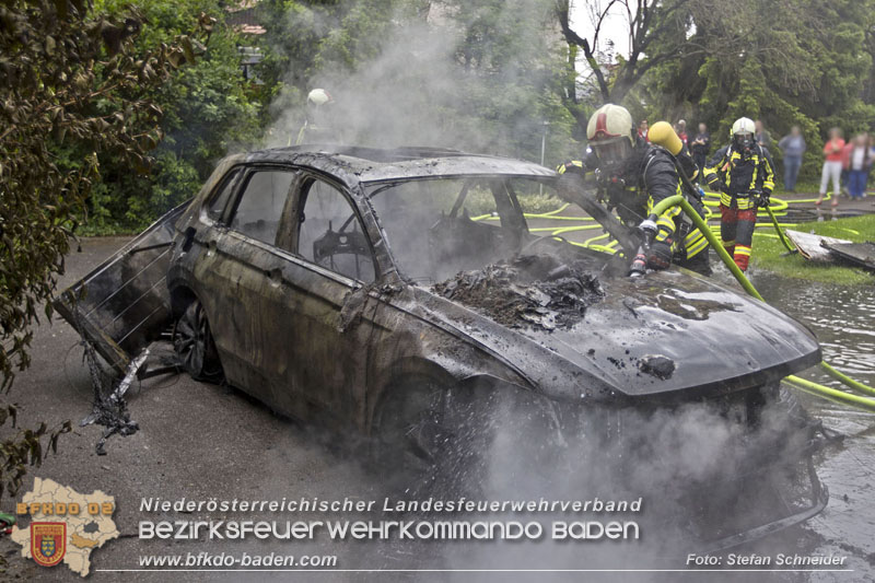 20250530_Garagenbrand - Feuerwehr verhindert Übergreifen auf Wohnräume   Foto: Stefan Schneider BFK BADEN