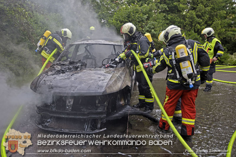 20250530_Garagenbrand - Feuerwehr verhindert Übergreifen auf Wohnräume   Foto: Stefan Schneider BFK BADEN