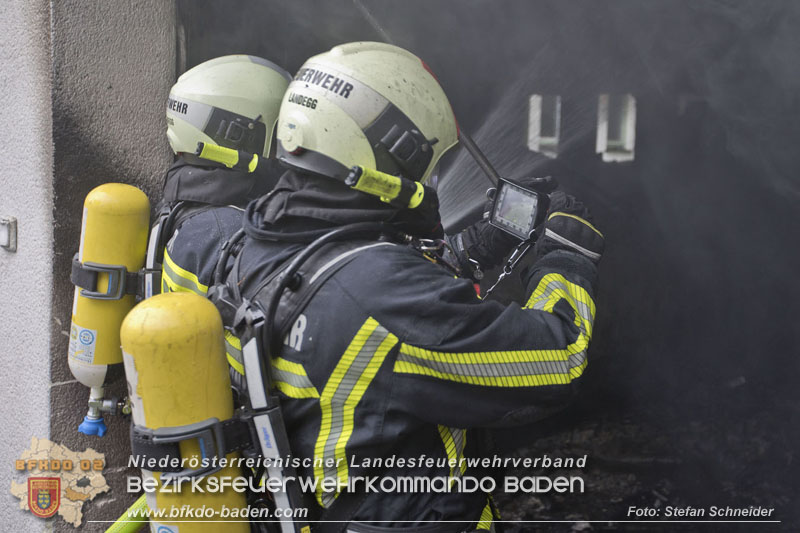 20250530_Garagenbrand - Feuerwehr verhindert Übergreifen auf Wohnräume   Foto: Stefan Schneider BFK BADEN