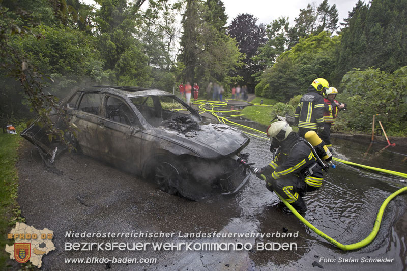 20250530_Garagenbrand - Feuerwehr verhindert Übergreifen auf Wohnräume   Foto: Stefan Schneider BFK BADEN