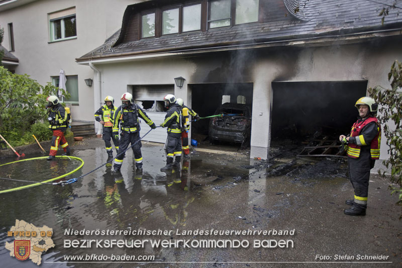 20250530_Garagenbrand - Feuerwehr verhindert Übergreifen auf Wohnräume   Foto: Stefan Schneider BFK BADEN