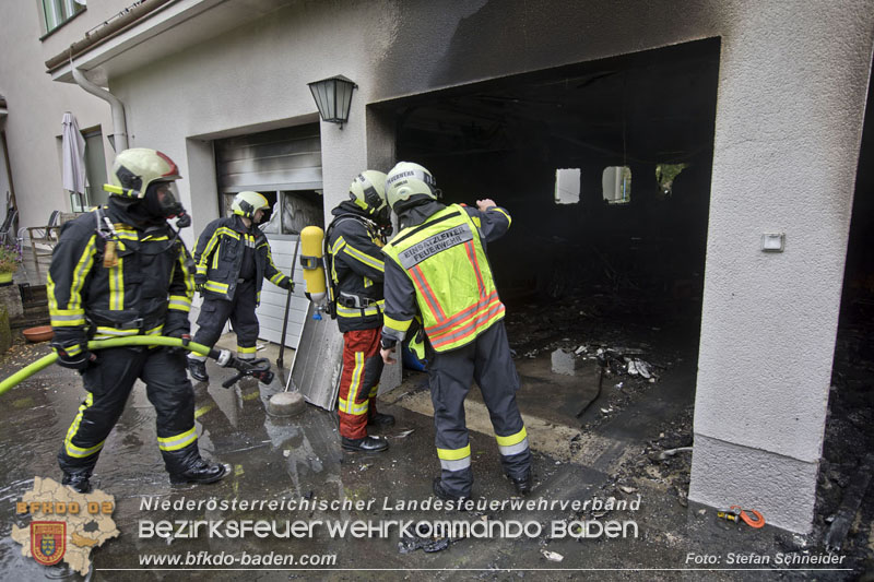 20250530_Garagenbrand - Feuerwehr verhindert Übergreifen auf Wohnräume   Foto: Stefan Schneider BFK BADEN