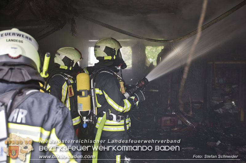 20250530_Garagenbrand - Feuerwehr verhindert Übergreifen auf Wohnräume   Foto: Stefan Schneider BFK BADEN