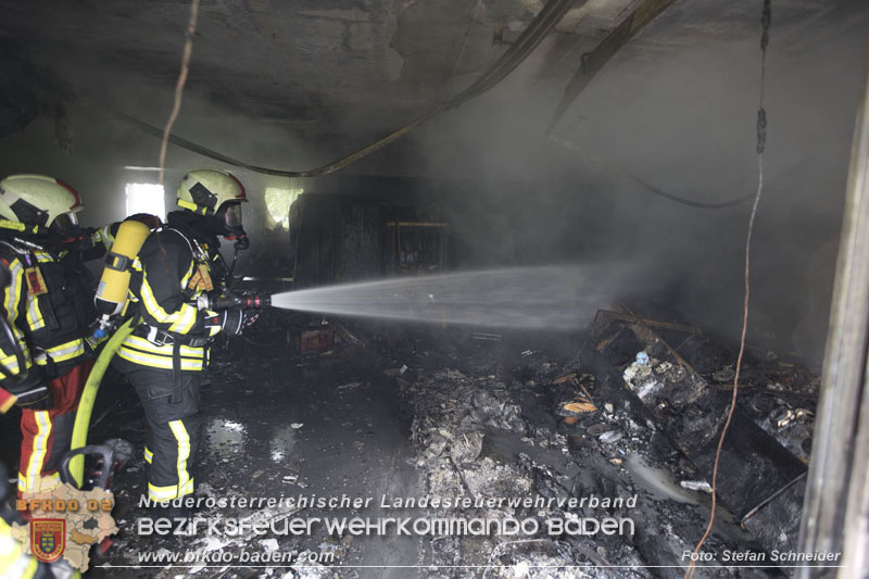 20250530_Garagenbrand - Feuerwehr verhindert Übergreifen auf Wohnräume   Foto: Stefan Schneider BFK BADEN
