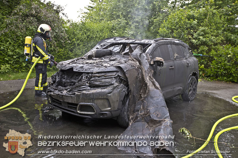 20250530_Garagenbrand - Feuerwehr verhindert Übergreifen auf Wohnräume   Foto: Stefan Schneider BFK BADEN