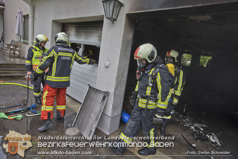 20250530_Garagenbrand - Feuerwehr verhindert Übergreifen auf Wohnräume   Foto: Stefan Schneider BFK BADEN
