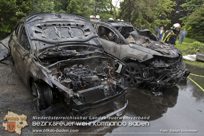 20250530_Garagenbrand - Feuerwehr verhindert Übergreifen auf Wohnräume   Foto: Stefan Schneider BFK BADEN