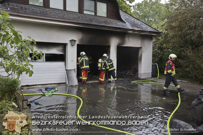20250530_Garagenbrand - Feuerwehr verhindert Übergreifen auf Wohnräume   Foto: Stefan Schneider BFK BADEN