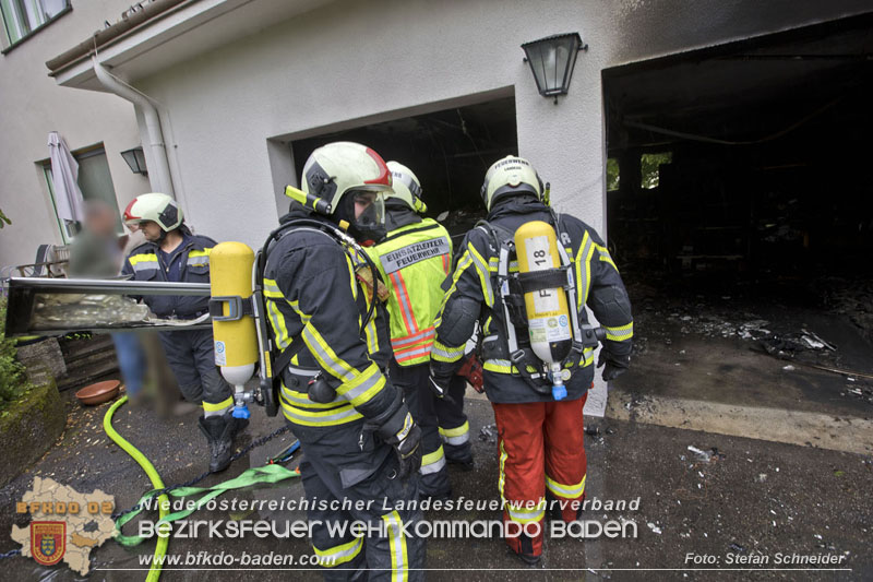20250530_Garagenbrand - Feuerwehr verhindert Übergreifen auf Wohnräume   Foto: Stefan Schneider BFK BADEN