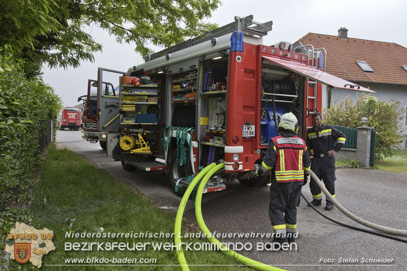 20250530_Garagenbrand - Feuerwehr verhindert Übergreifen auf Wohnräume   Foto: Stefan Schneider BFK BADEN